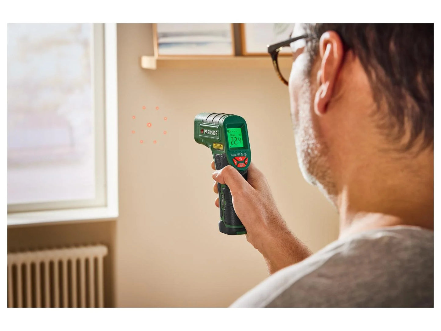 Infrared temperature measuring device »PTI 380 C2«, with colour display and warning tone