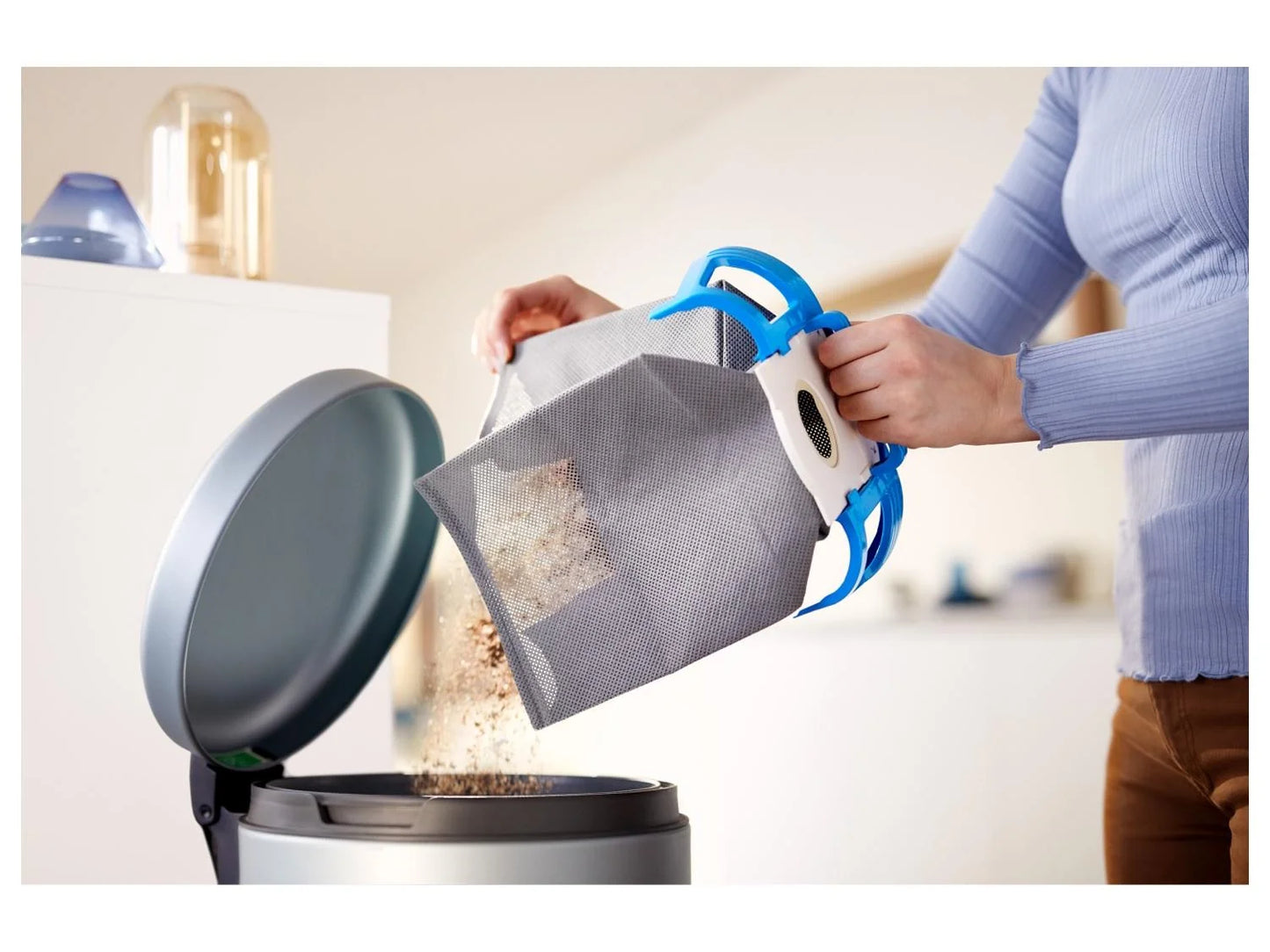 PHILIPS Bagged vacuum cleaner PowerGo FC8242/09