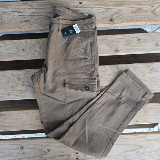 LIVERGY Men’s Cargo Pants (Brown)