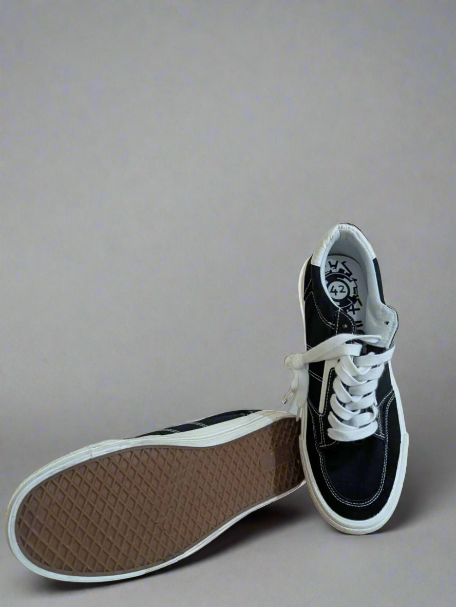 H.I.S Black Canva