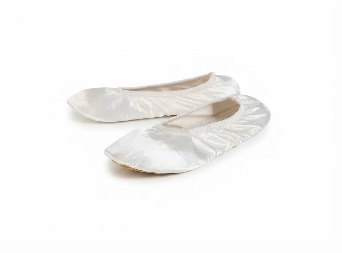 LUPILU Girls’ gymnastic ballet flat (Shiny white)