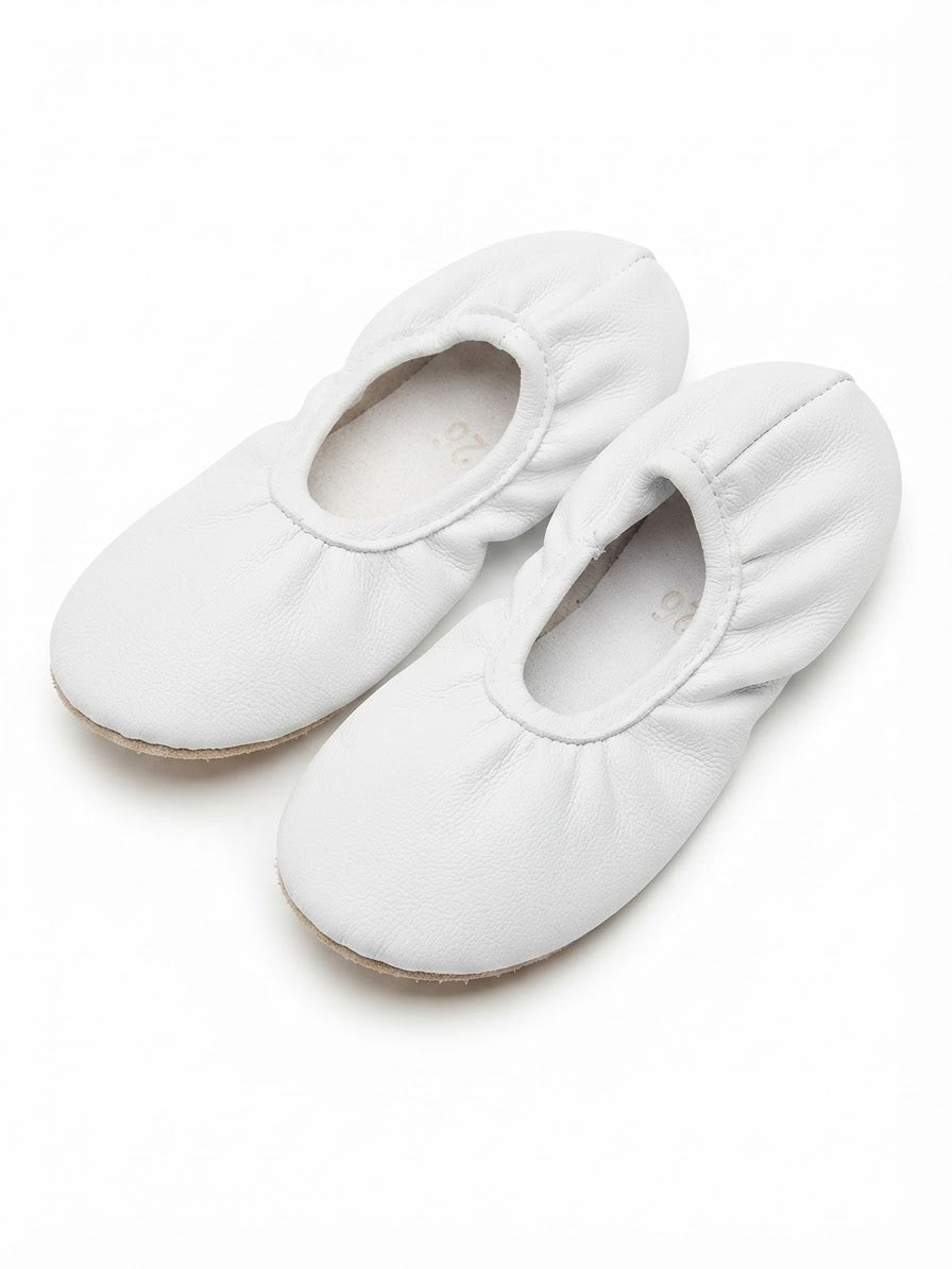 Girls’ gymnastic ballet flats (white)