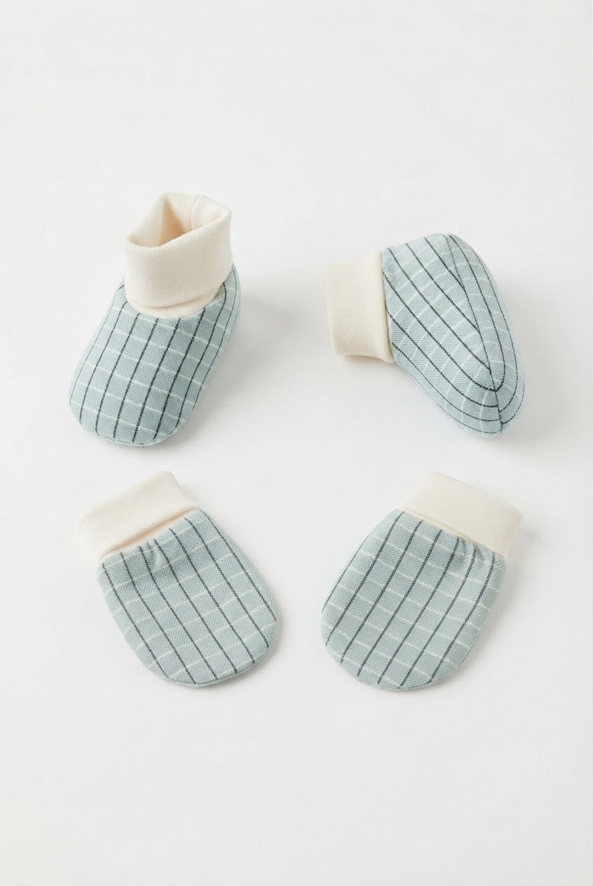 Cotton mittens & sippers set for baby boys