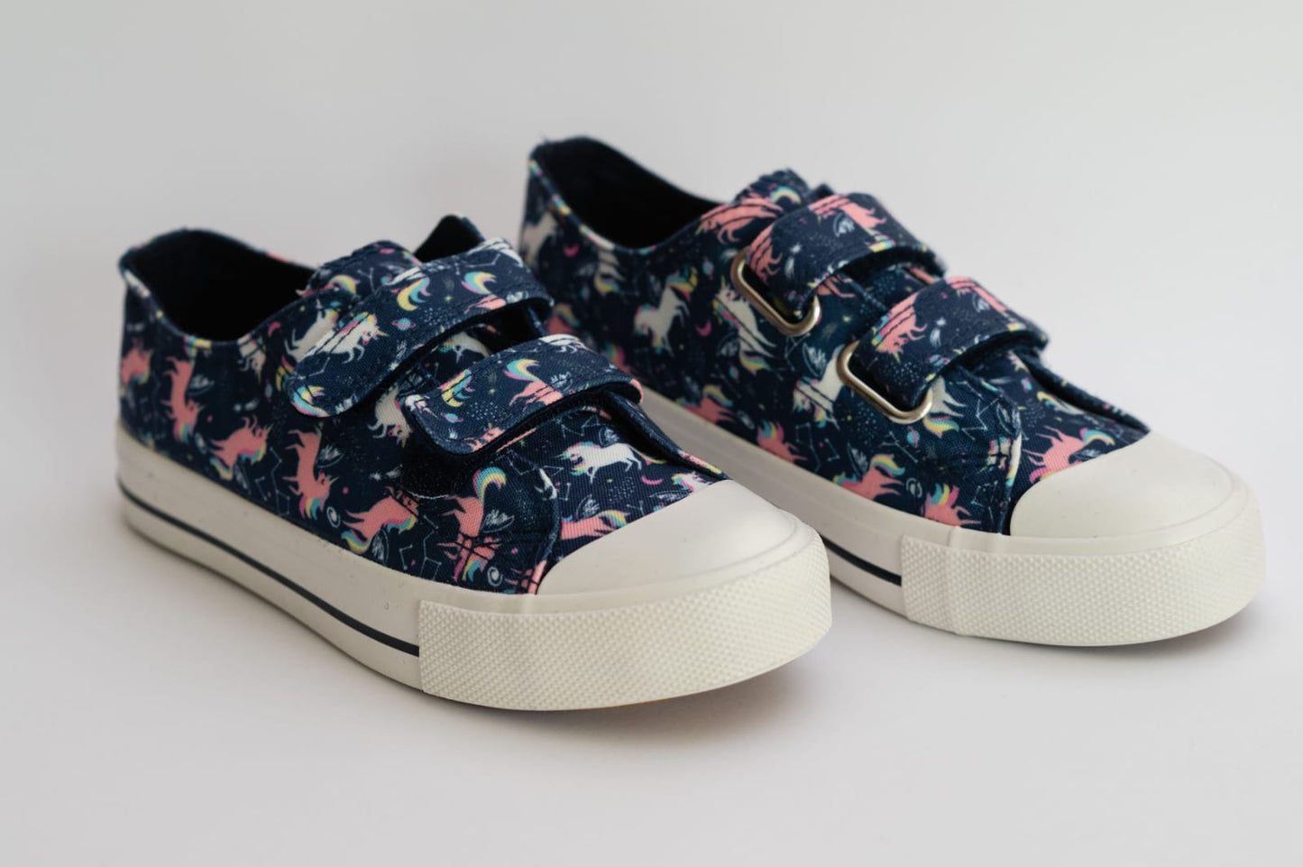 Toddler's canvas shoes