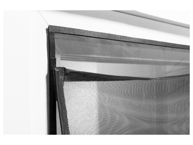 Mosquito net curtain with magnetic closure