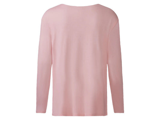 Women's long-sleeved shirt with a relaxed fit