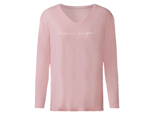 Women's long-sleeved shirt with a relaxed fit