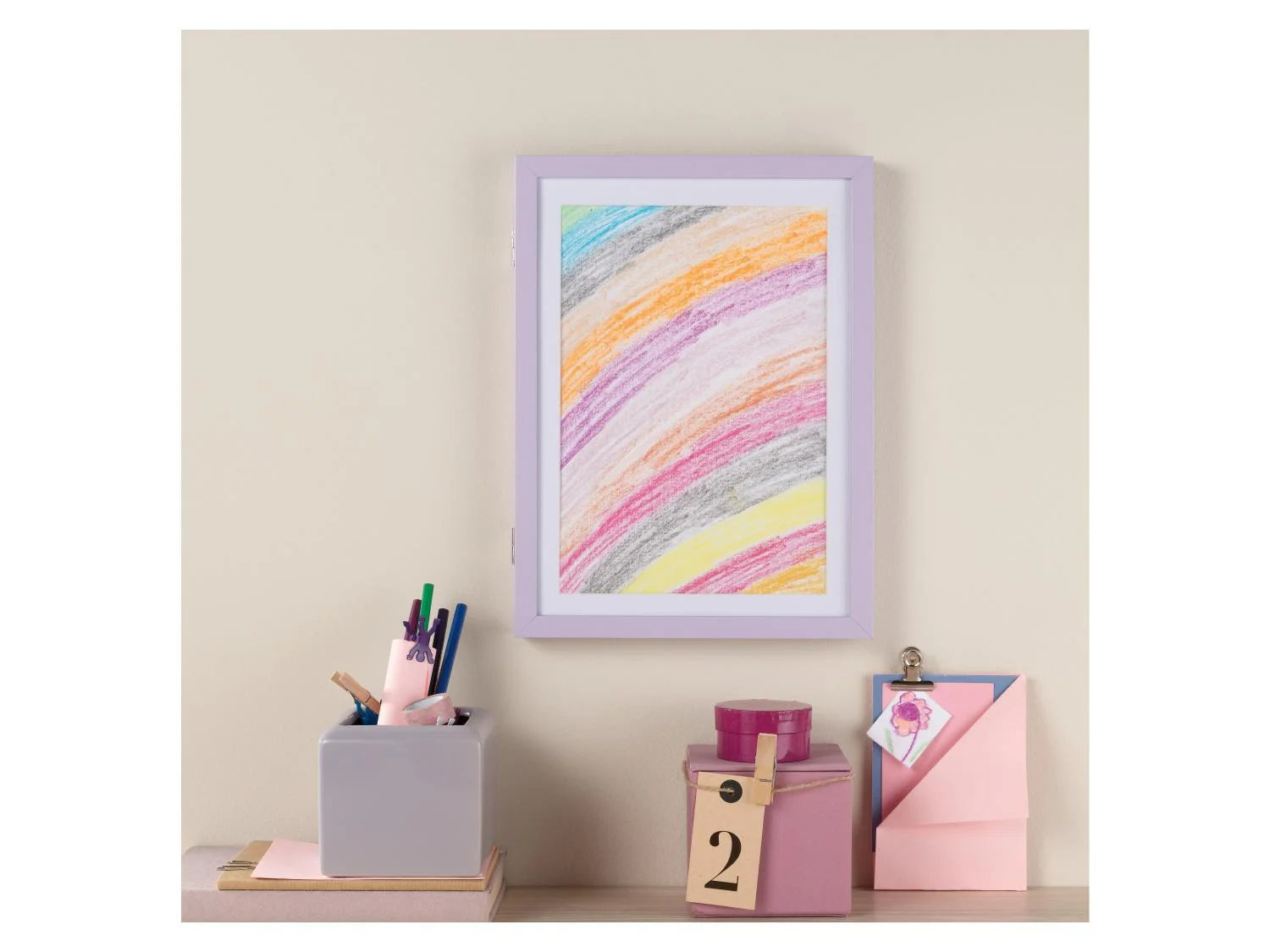 Picture frame, with storage compartment