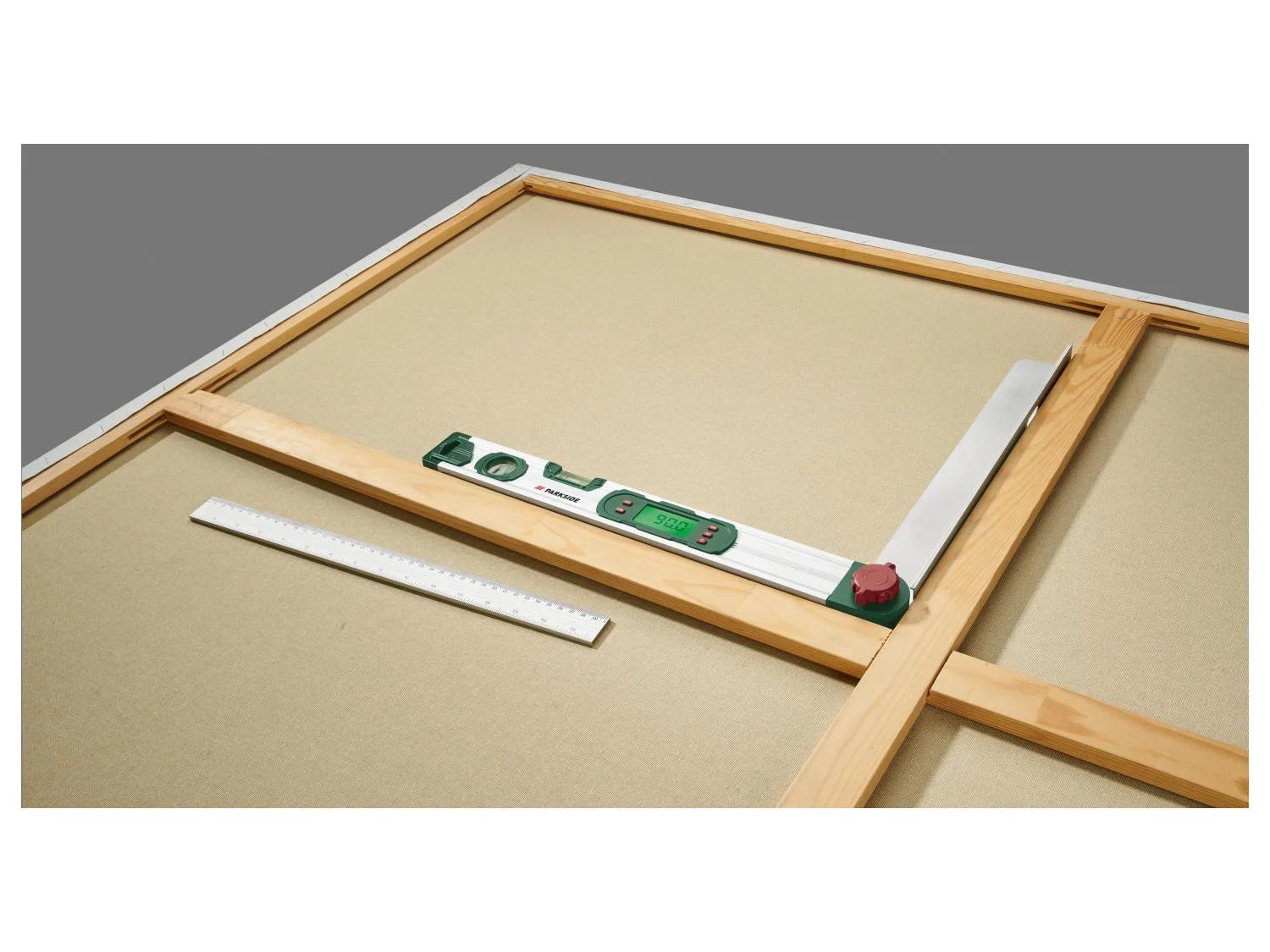Digital protractor, with locking screw