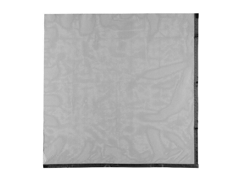 Mosquito net curtain with magnetic closure
