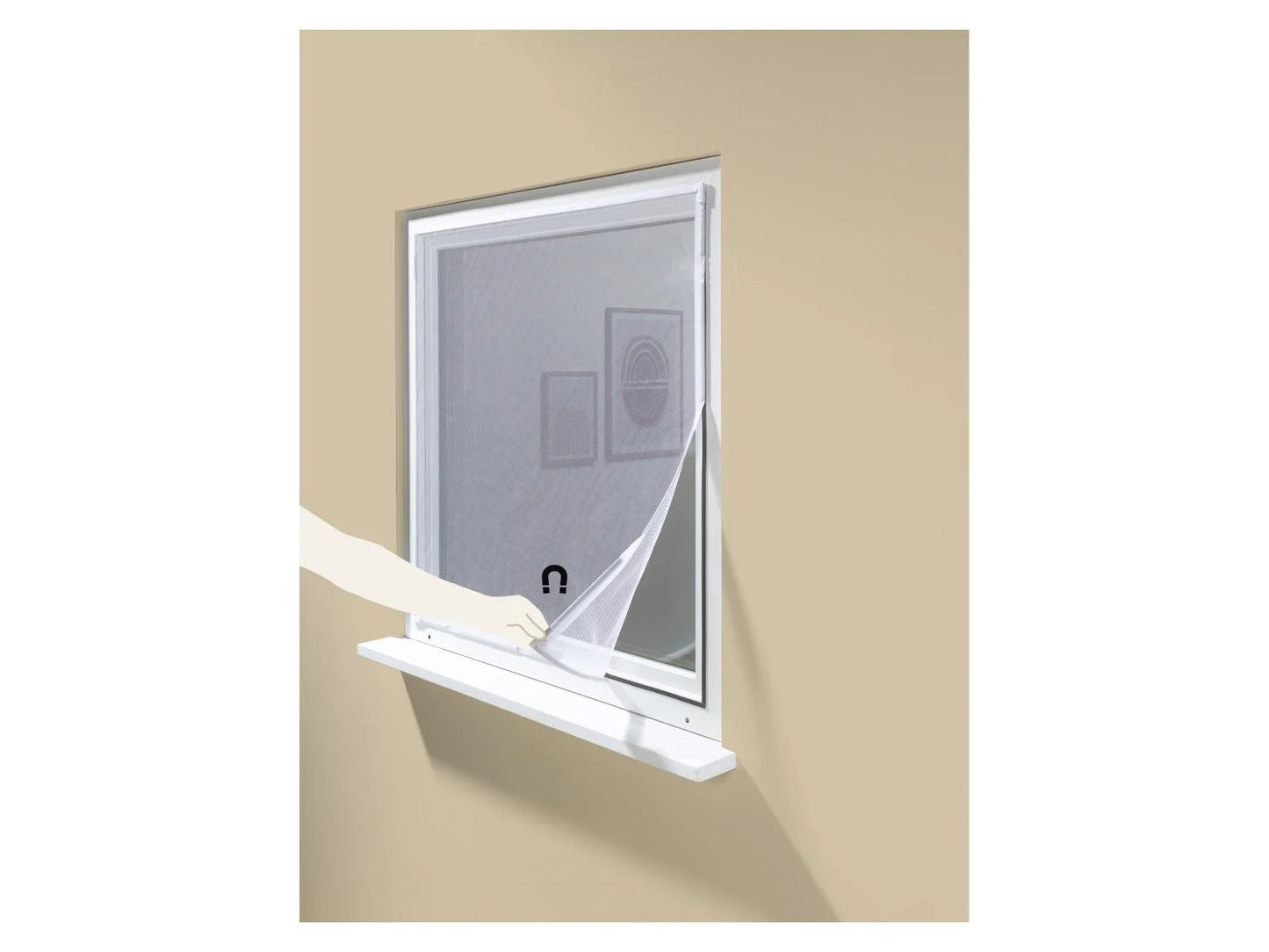 Mosquito net curtain with magnetic closure