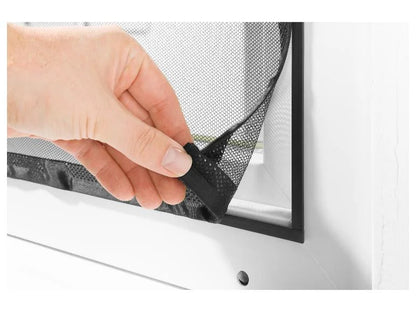 Mosquito net curtain with magnetic closure