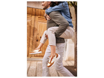 Women's leisure shoes, with padded shaft edge