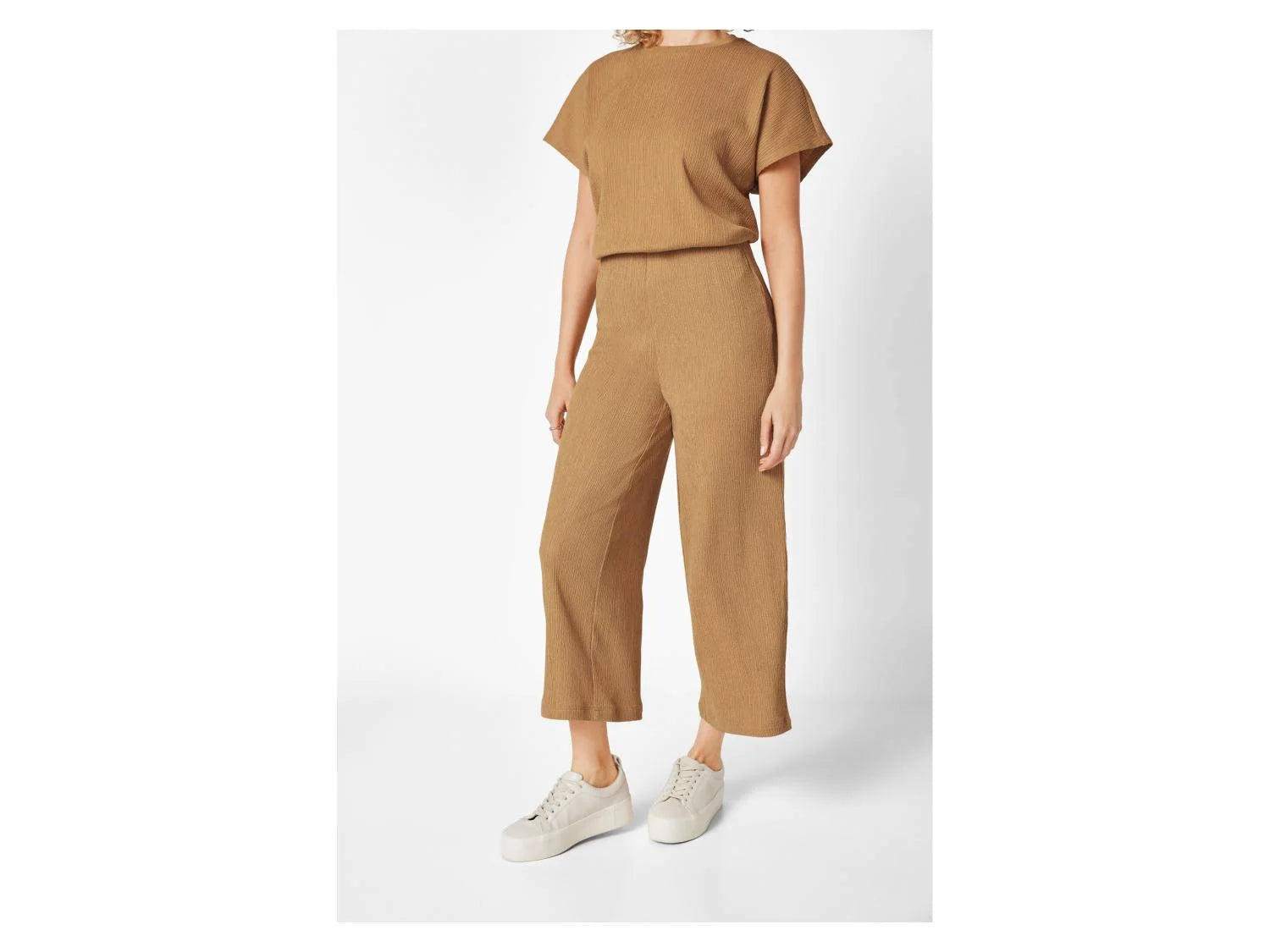 Wide leg trousers