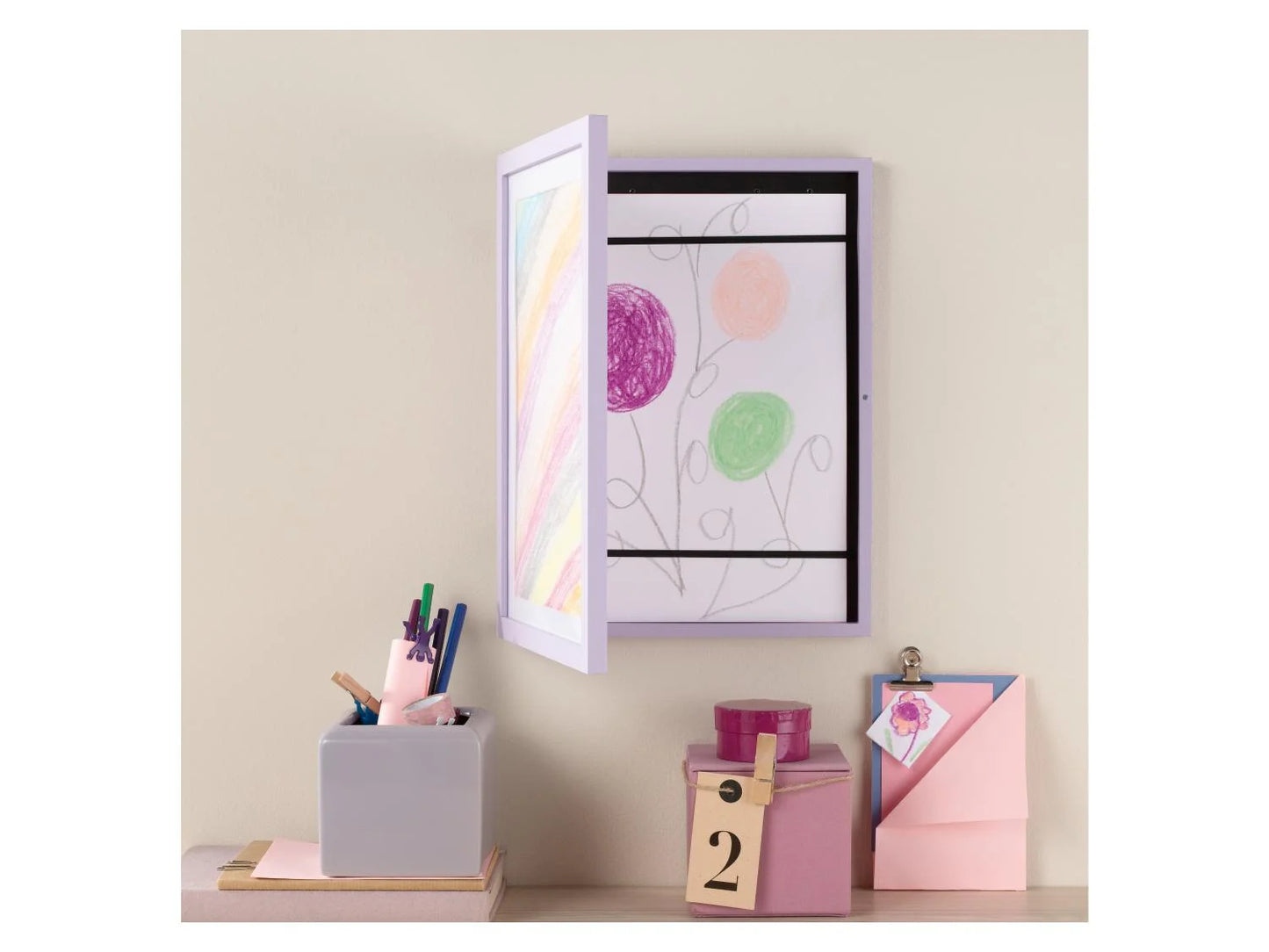 Picture frame, with storage compartment