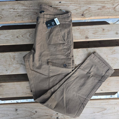 LIVERGY Men’s Cargo Pants (Brown)