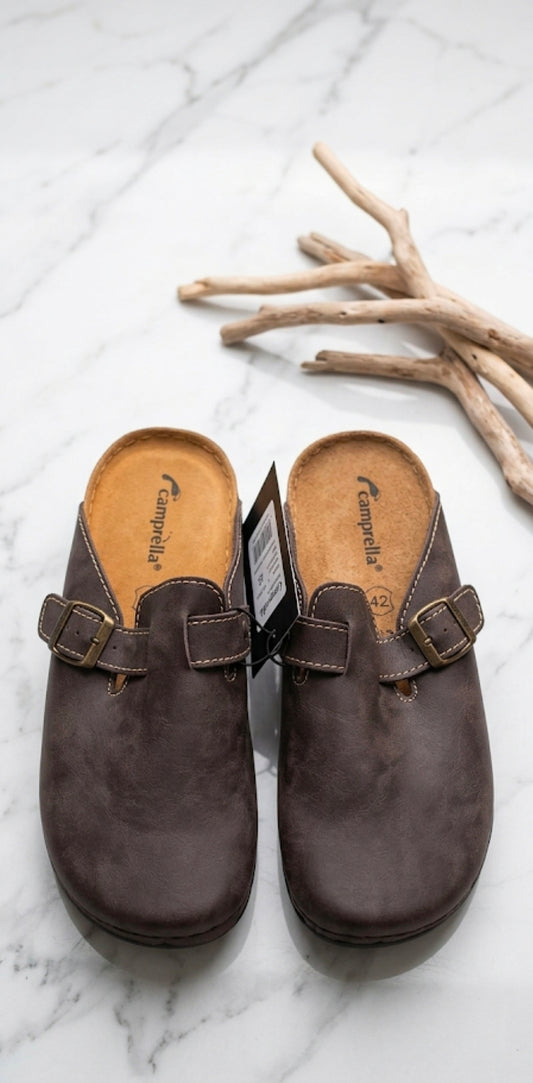 Camprella unisex Casual Comfort Clogs (Brown)