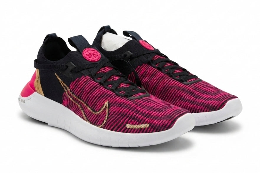 Running flyknit shoes