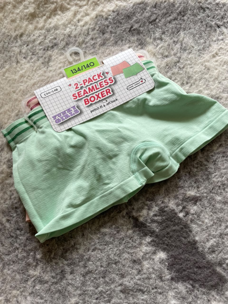 Girls’ Seamless Boxers, 2 pcs (pink/green)