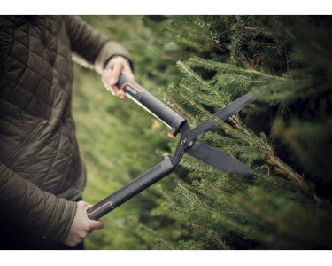 Fiskars® | SingleStep HS22 hedge shears with a length of 58 cm